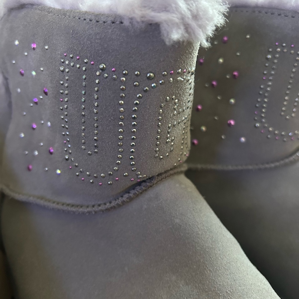 Uggs - Picture 5 of 6